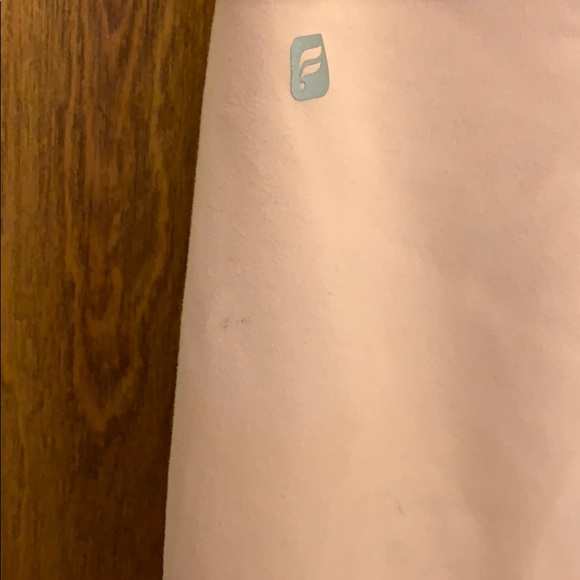 Fabletics pink Capri leggings with mesh cutouts - Picture 4 of 5